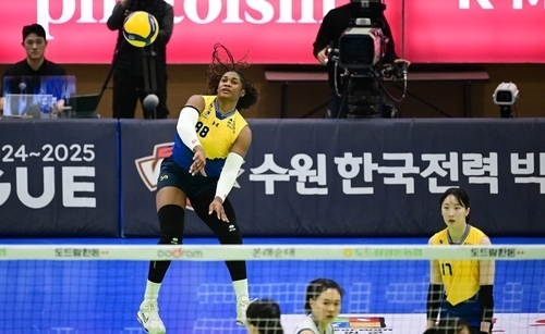 현대건설 모마의 서브 [한국배구연맹 제공]