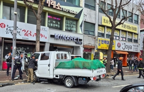 SUV 돌진사고 [독자 제공.  연합뉴스 제공]