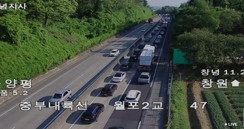 사고 현장 일대 모습 [한국도로공사 폐쇄회로(CC)TV 화면 캡처]