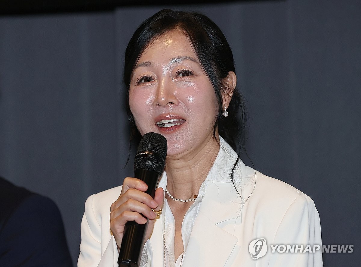 16일 서울 강남구 더샵갤러리에서 열린 연극 '욕망이라는 이름의 전차' 제작발표회에서 배우 방은희가 인사말을 하고 있다. 이 공연은 10월 9일과 10일 이틀간 국립극장 달오름극장에서 열린다.