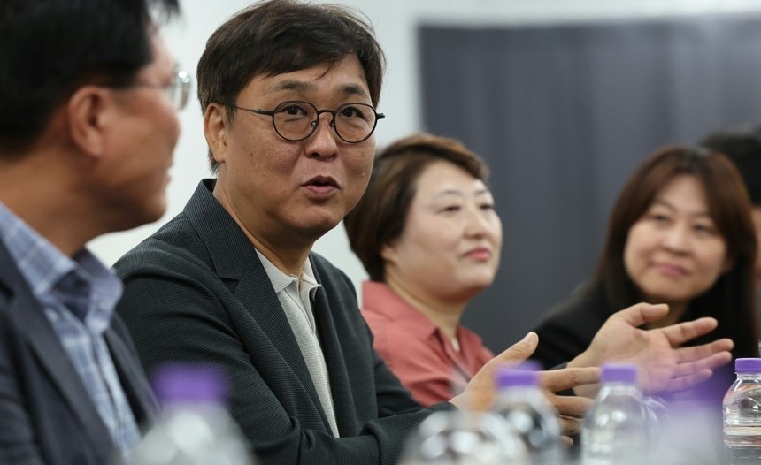 최휘영 문체부 장관, 뮤지컬 ‘스웨그에이지 외쳐, 조선!’ 관람…K-뮤지컬 지원 확대 약속