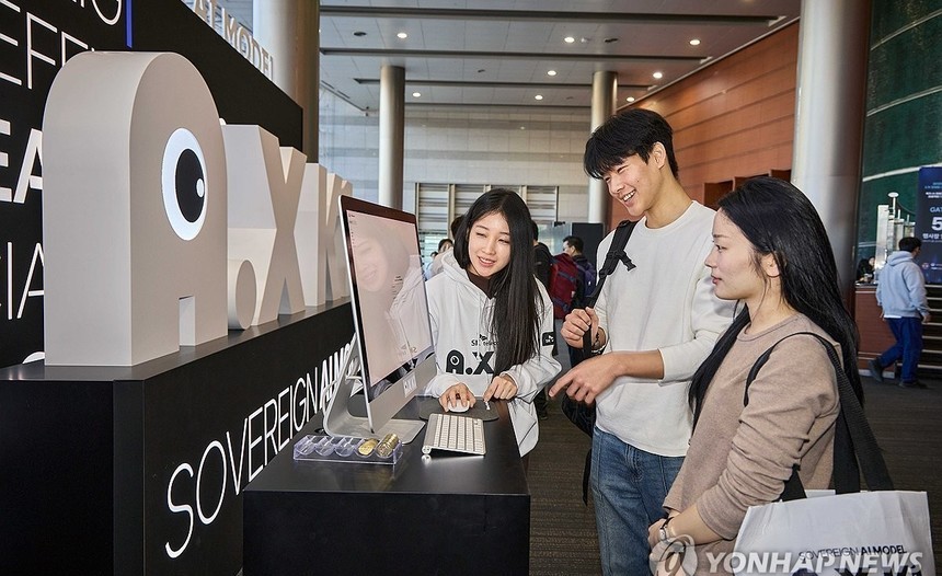 SK텔레콤, 초거대 AI ‘A.X K1’ 기술 공개…독자 파운데이션 모델 경쟁력 과시