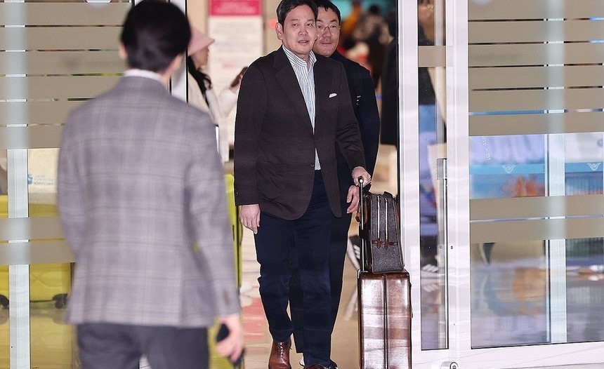 정용진 회장, 트럼프 취임식 및 무도회 참석 소식에 신세계그룹주 강세
