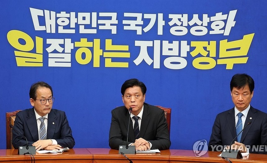 현직 전북지사 김관영, ‘현금 살포 의혹’에 민주당 전격 제명
