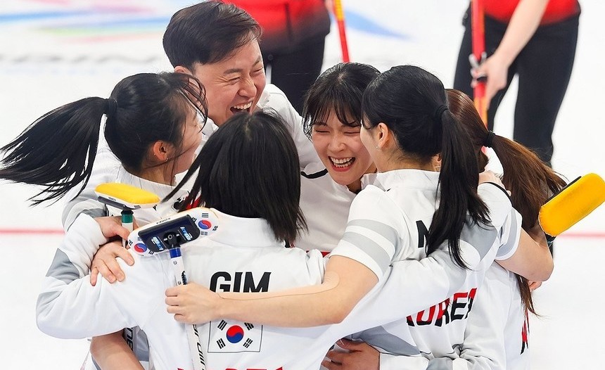 한국 여자 컬링, 18년 만에 아시안게임 금메달… “끈끈한 팀워크가 원동력”