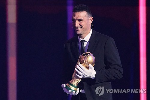 FIFA 회장, 스칼로니 감독 향해 공식 사과…