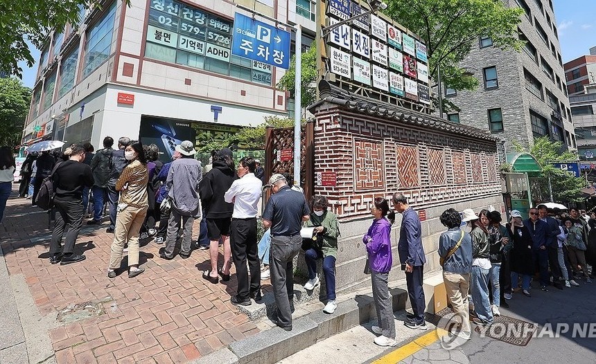 SK텔레콤, 유심 무상 교체 첫날 23만명 완료…263만명 교체 예약