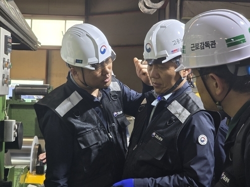노동부, 제조업 ‘끼임 사고’ 불시 점검…“기계 정비 시 전원 차단 필수”