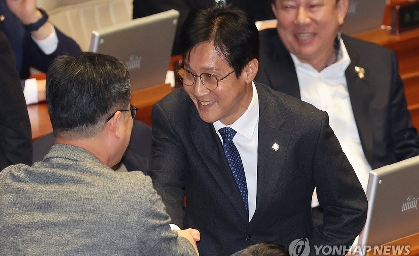 새만금 태양광 브로커, 광복절 특사로 가석방… 신영대 의원 재판 증인 불출석