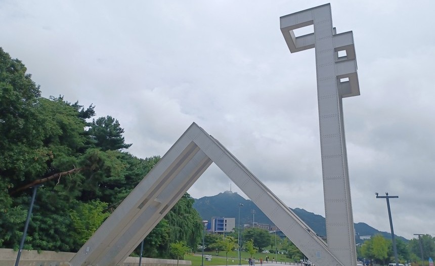 서울대·고려대 의대 수시 경쟁률 나란히 급락…“최상위권, 안정 지원 택했다”