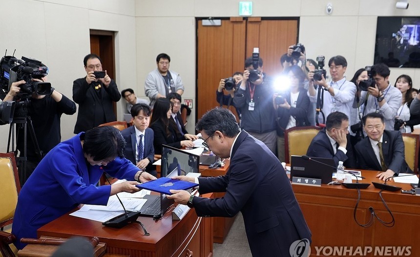 SK텔레콤 내부 서버, 3월 해킹 징후 제보…최민희 
