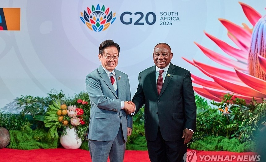 이재명 대통령, G20 정상회의 참석 위해 남아공 요하네스버그 도착