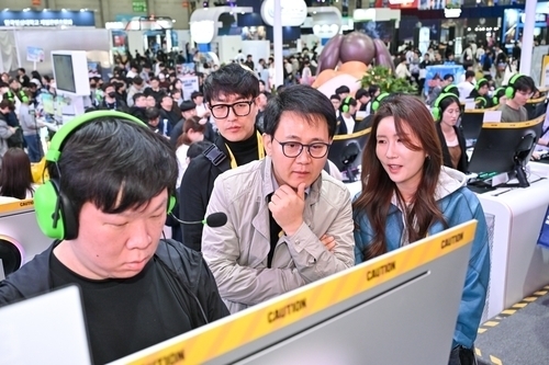 넷마블 방준혁 의장, 지스타 2년 연속 현장 방문…“유저와의 소통이 혁신의 출발점”