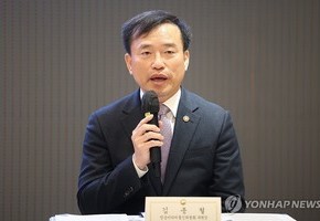 김종철 방미통위원장, 휴대전화 직접 개통 점검…“정보 취약계층 안내 강화해야”
