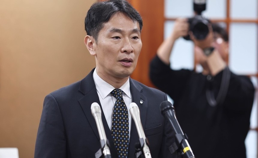 이복현 금감원장, 상법 미표결 비판…