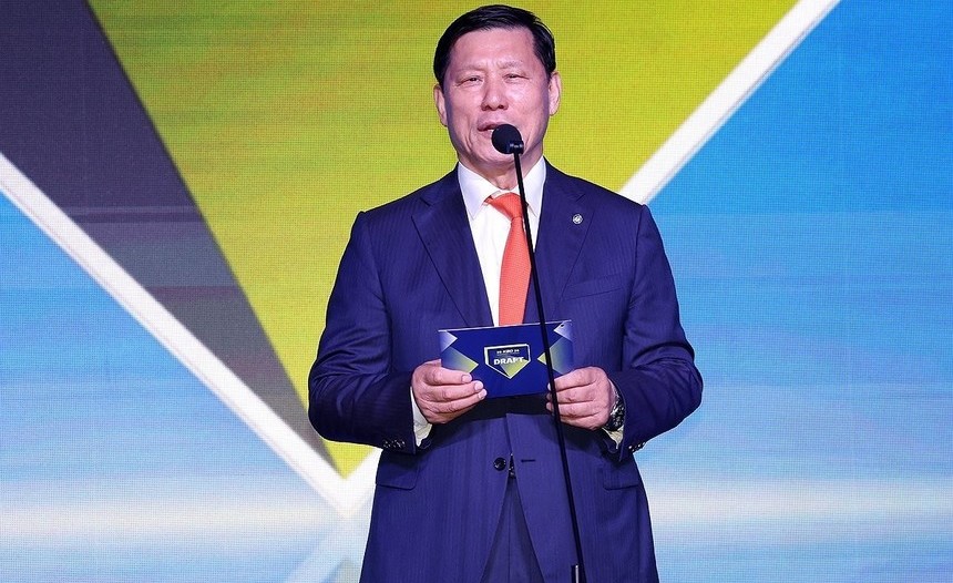 LG 팬, 한국시리즈 2차전 관람 중 쓰러져 병원 이송…허구연 총재 병문안
