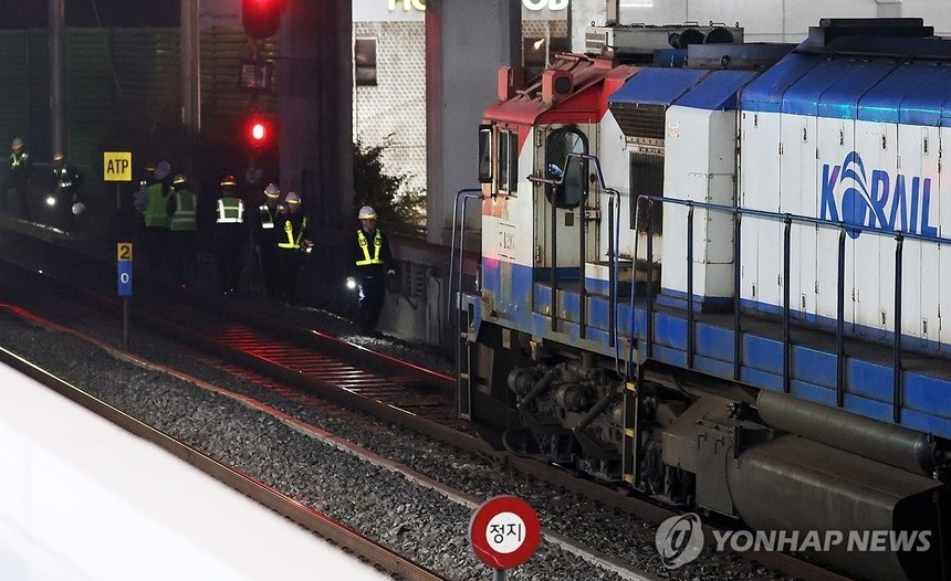 용산역 화물열차 탈선…경의중앙선 열차 운행 차질