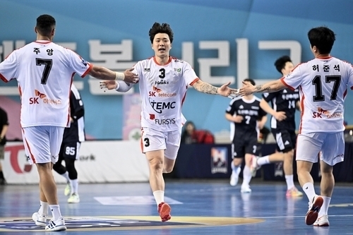 SK, 두산 독주에 제동…창단 첫 챔프전 승리로 3차전 승부로 끌고가
