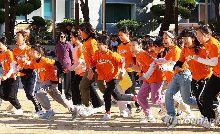 운동회 소음 논란에 교육부 “아이들 뛰놀 권리 지켜야”