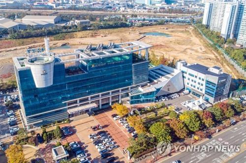 옹진군, 취약계층 암 환자 치료비 지원 확대…건협과 4천만원 협약