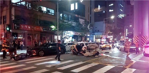 뚝섬역 인근서 7중 추돌…오토바이 운전자 손가락 절단 중상