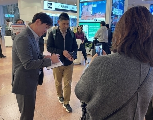 한국 야구대표팀, 도쿄 입성…“도쿄돔, 젊은 피에 경쟁심 심어주길”