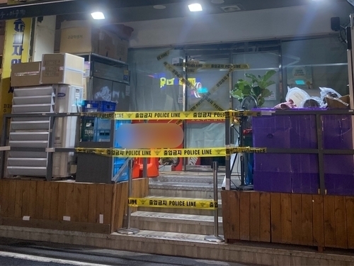 홍보용 복권 못 받았다고 식당 주인 부부에 흉기 휘둘러 중상…60대 남성 체포