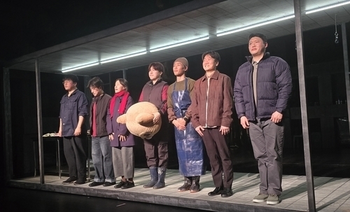 연극 ‘몸 기울여’, 길고양이 살해로 드러낸 일상의 폭력