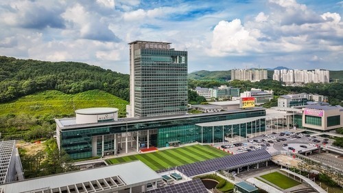 용인 아파트 인근 하천 ‘하얀 물’ 신고… 방수페인트 유출 확인