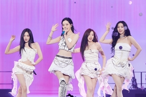 에스파, 3만 팬과 함께한 3번째 단독 콘서트 ‘싱크 : 액시스 라인’ 성료