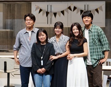 연극 ‘비기닝’ 개막…“사랑보다 ‘믿음의 시작’에 집중했다”