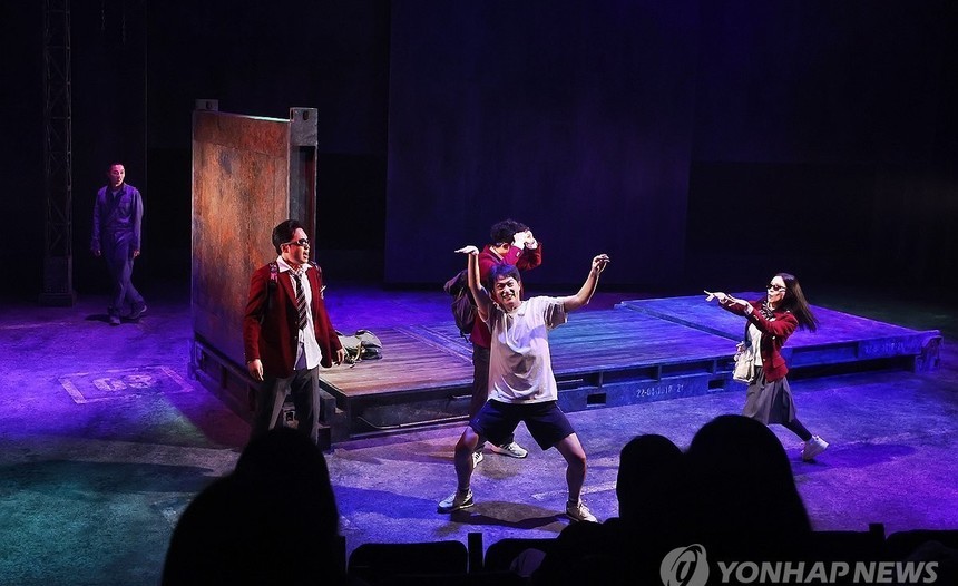 평택항 청년 노동자 비극 담은 연극 ‘엔드 월’…“끝벽 너머를 바라보다”