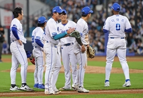 삼성, KBO 최초 3천승 금자탑…구자욱 홈런 앞세워 대승