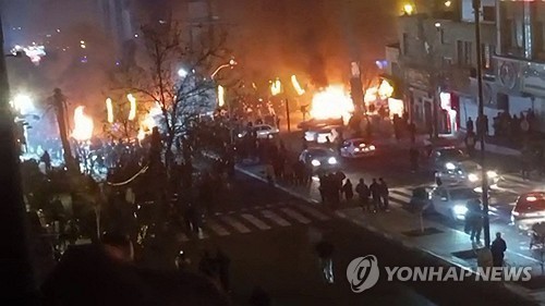 이란 혁명수비대 “반정부 시위 재발 시 강력 진압”…전쟁 속 내부 불안 경고