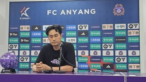 유병훈 FC안양 감독 “심판 판정에 선수 경기력 저하…이제 말하기도 힘들다”