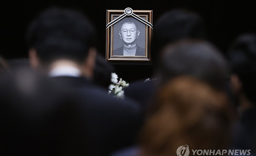 故 전유성, 문화훈장 수훈…“유식한 개그맨으로 기억되길”