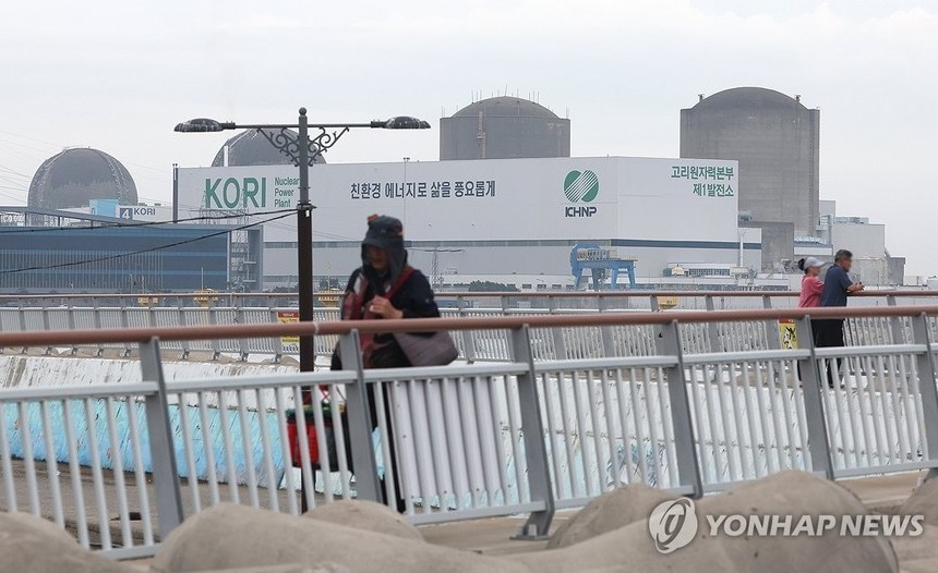 고리 2호기 계속운전 심의, 설명 부족 지적에 다음 달로 연기
