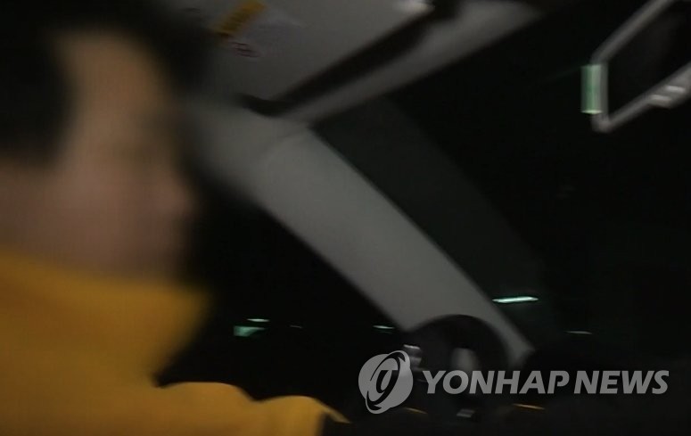 대리기사 1.5㎞ 끌고 사망…만취 승객, 살인 혐의로 구속 송치
