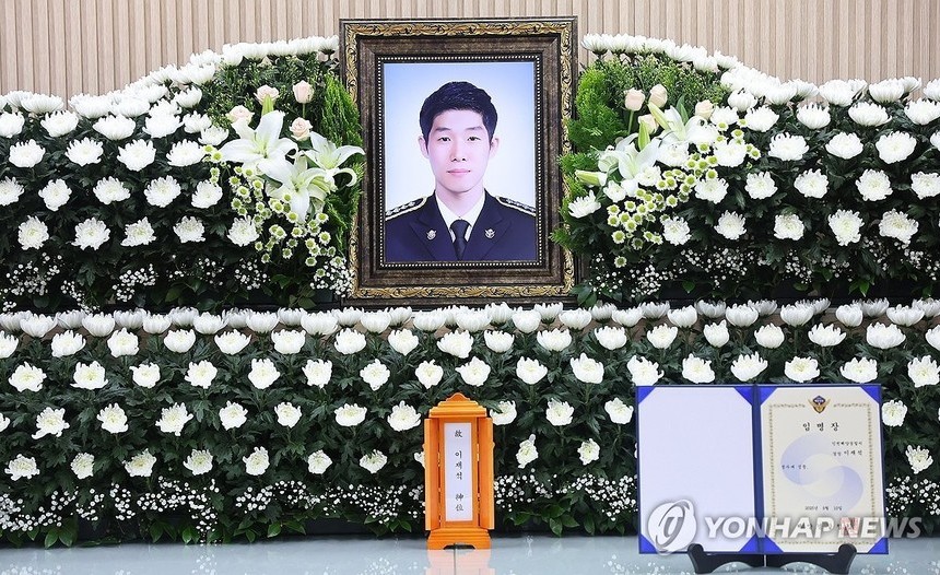 갯벌 구조 중 숨진 인천 해경 이재석 경장, 1계급 특진