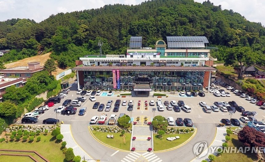 홍천군·춘천시, 어르신 버스카드 호환 추진