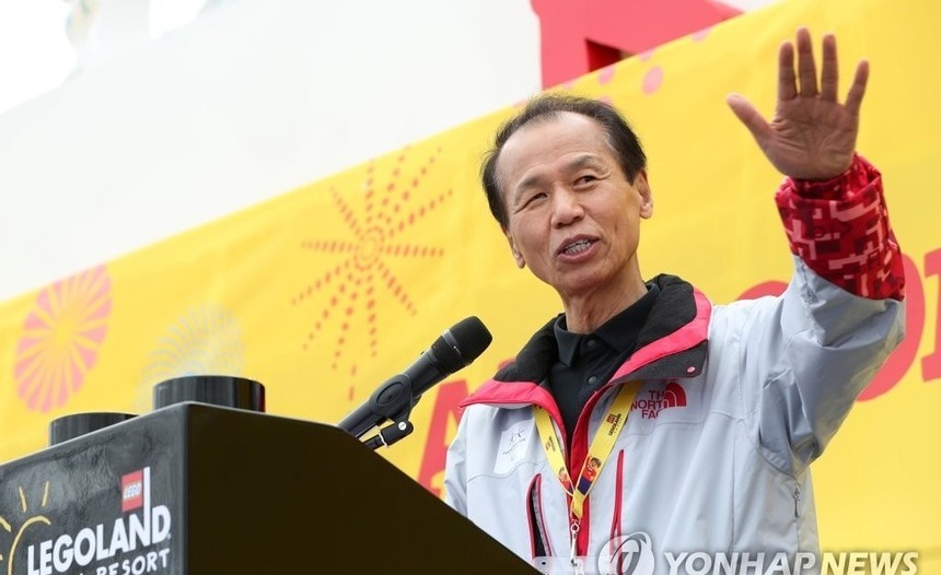 최문순 전 강원지사 첫 재판…검찰·변호인단 공소사실 두고 팽팽
