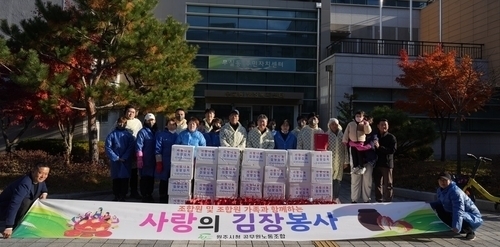원주시청공무원노조, 김장 나눔으로 겨울 온정 전해…박정하 의원도 동참